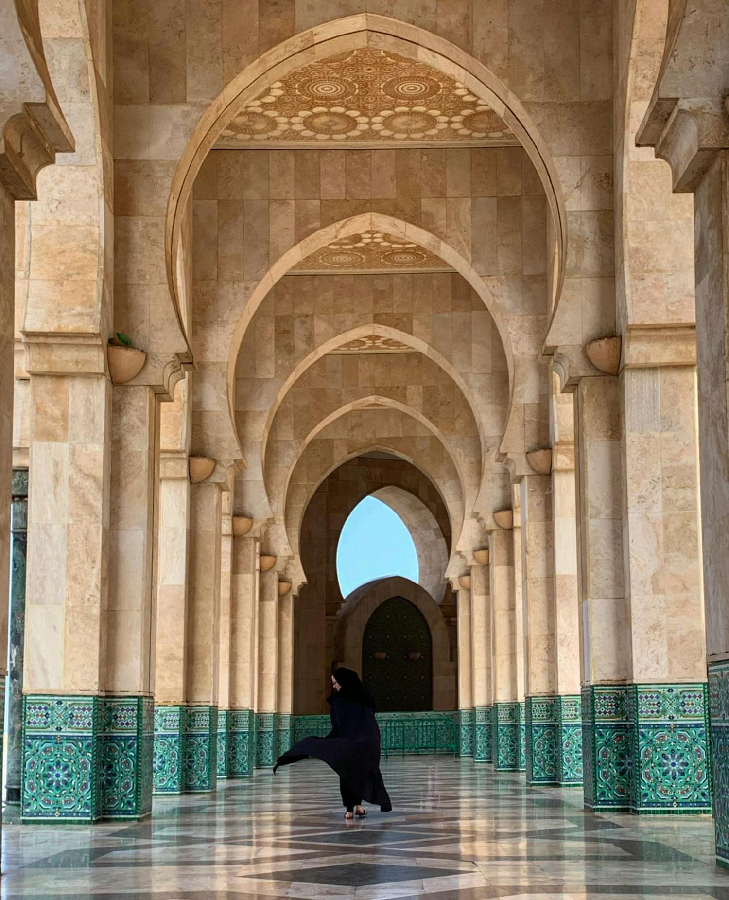 mona jumaan the beauty of arches architecture design iphonexr kingdom of bahrain nainen moskeija